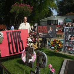 MD - Memorial Garden Graceland Aug. 2018